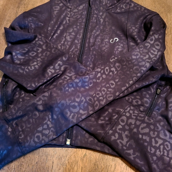 Curves n Combatboots cropped jacket - Picture 3 of 3